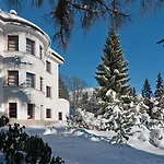 Bedriska Wellness & 酒店 4*